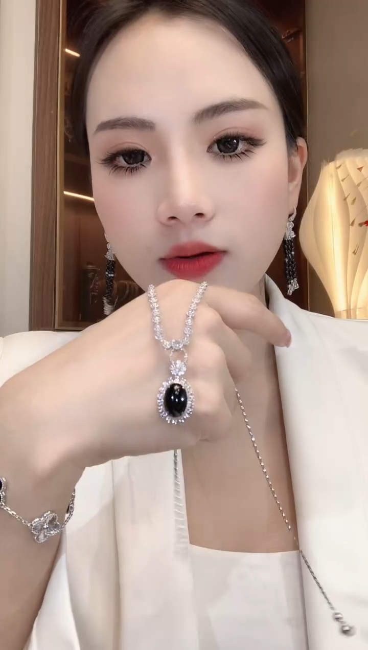 【闪购商品】翡翠吊坠(不含链)18K金镶嵌D38