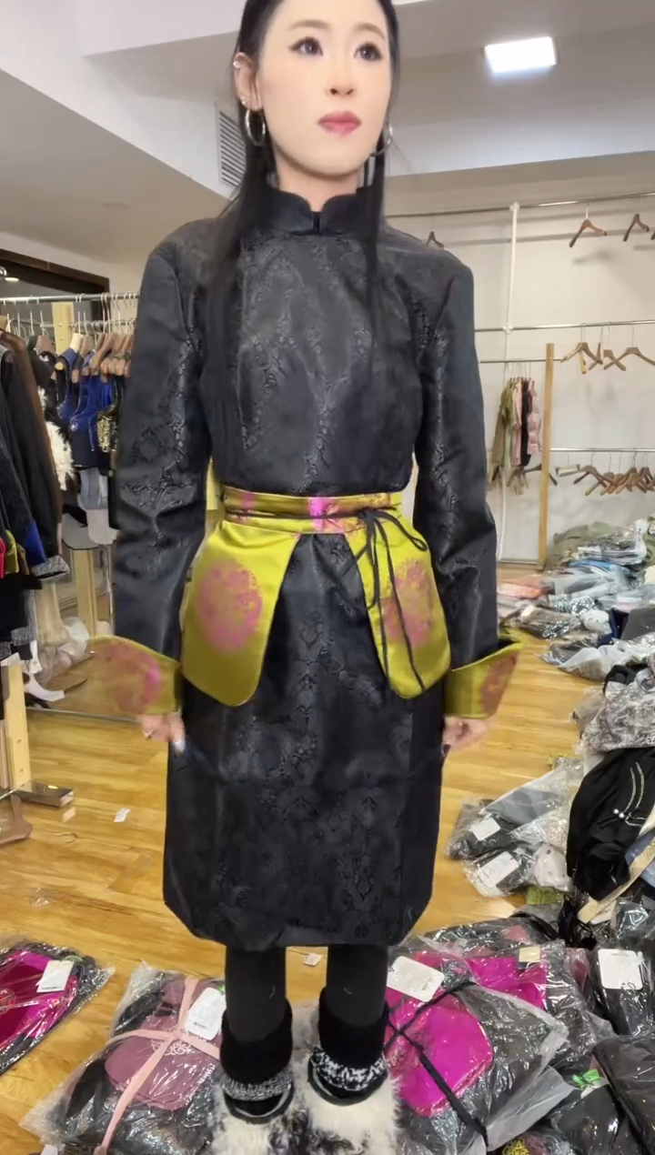 连衣裙       M码        100斤（福利）