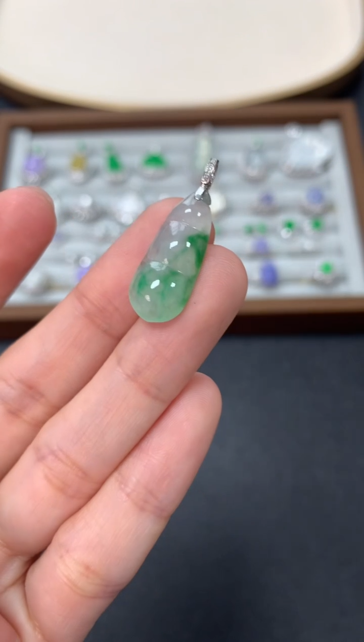 【闪购商品】翡翠吊坠(不含链)18K金镶嵌2500