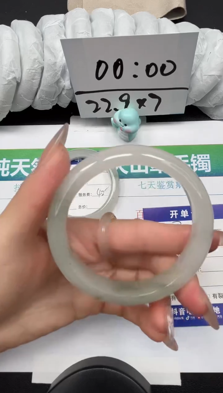 【闪购商品】石英质玉手镯未镶嵌227-59.8