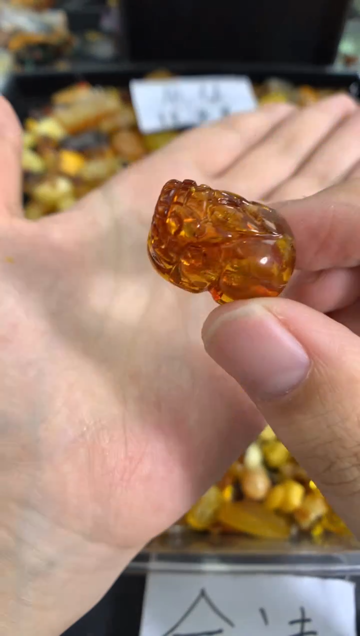 蜜蜡未镶嵌珠宝奇石46