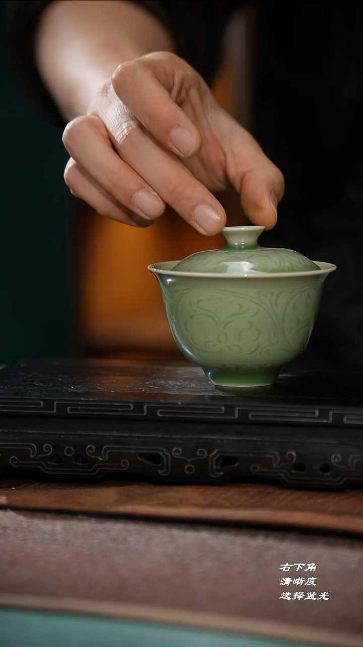 65-7缠枝莲纹元宝两才（）
