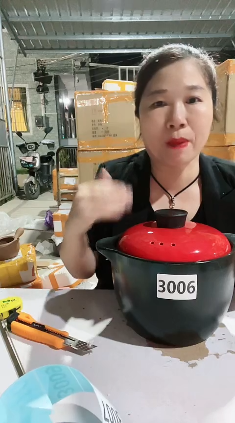 3006瑕疵黑锅带盖。。