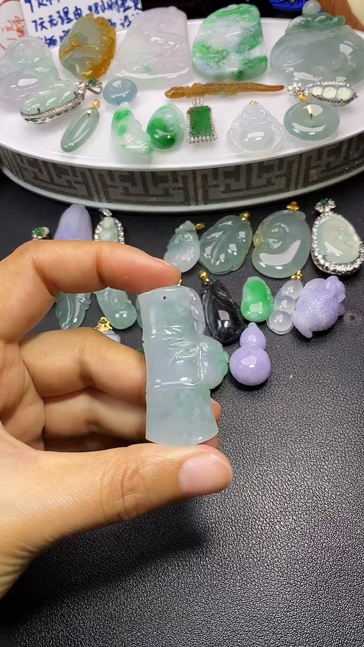 颈饰未镶嵌翡翠吊坠