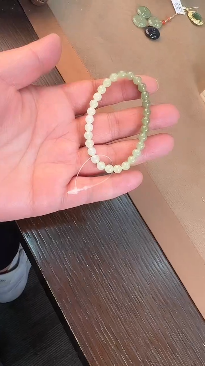 【闪购商品】和田玉手链未镶嵌渐变一条