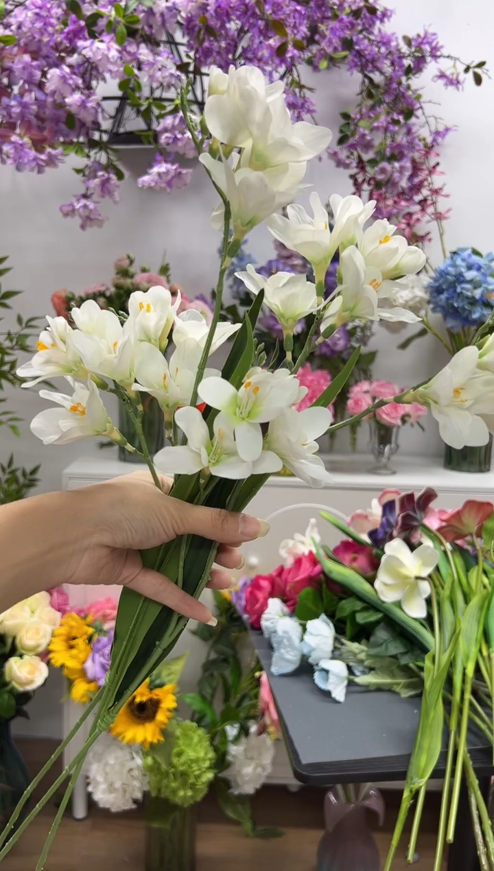 3枝白色手感保湿小苍兰