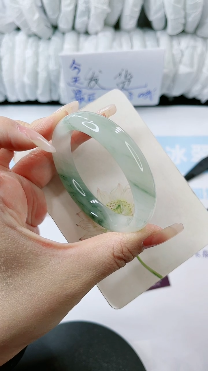 【闪购商品】石英质玉手镯未镶嵌多样性发货L262