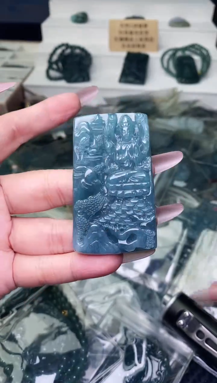 颈饰未镶嵌翡翠 