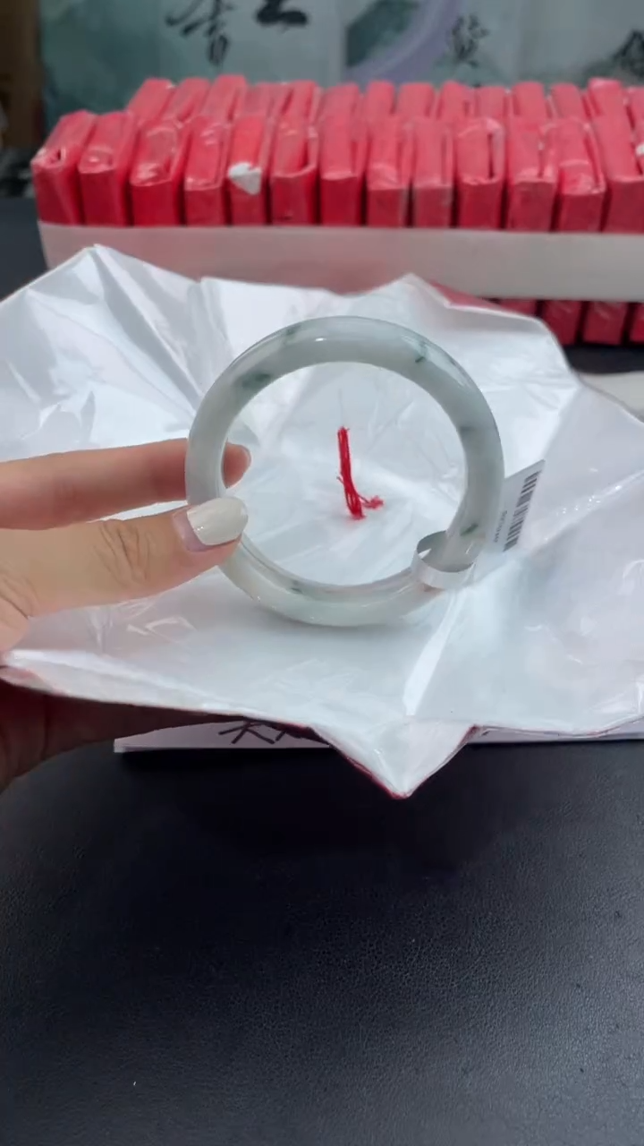【闪购商品】翡翠手镯未镶嵌7翡翠手镯（微瑕）