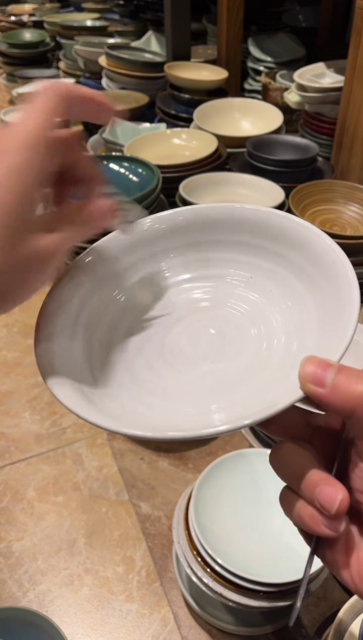 【闪购商品】瓷片186微瑕白色螺纹锅盘1个