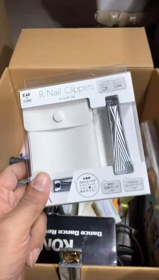8新中古商品，瑕疵品，不保好坏。809