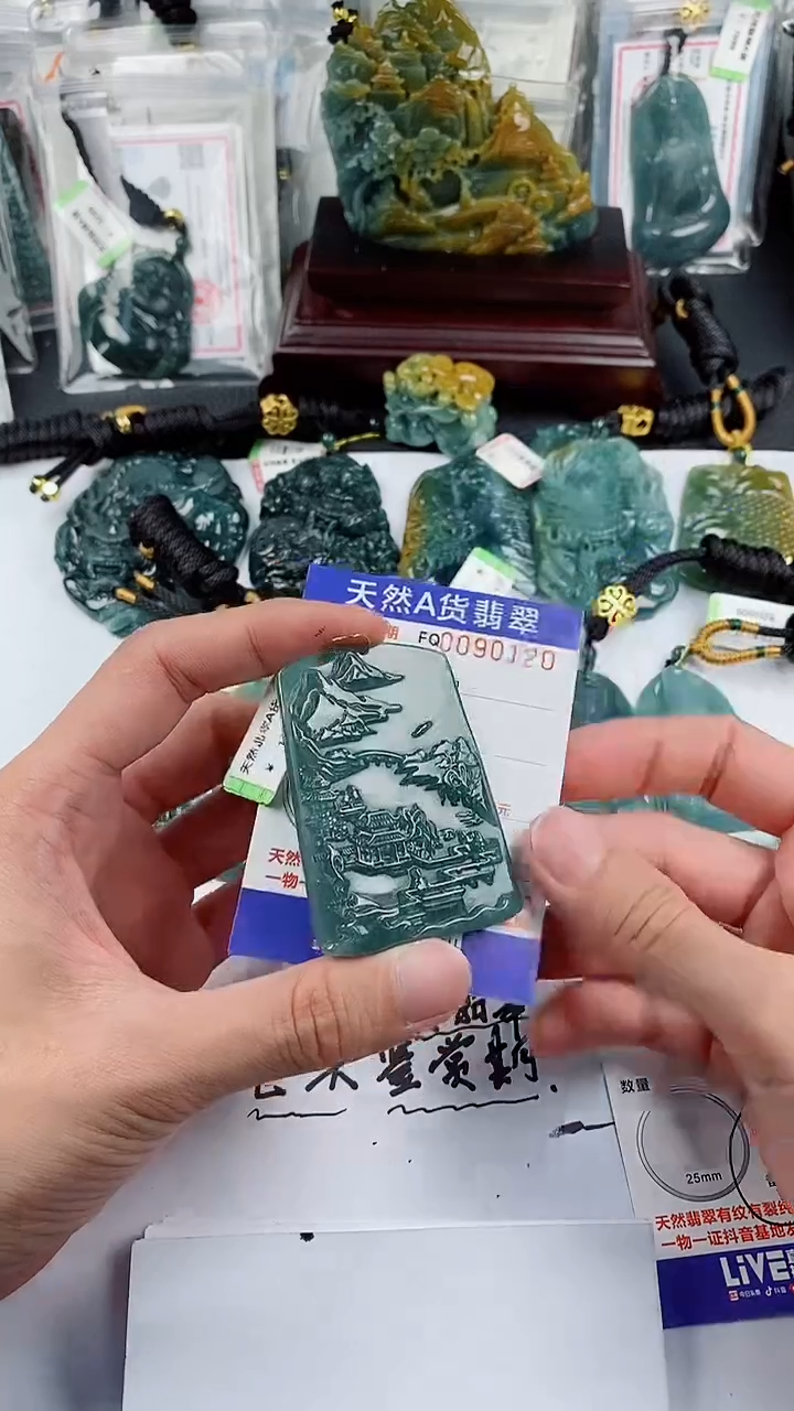 【闪购商品】翡翠颈饰未镶嵌         