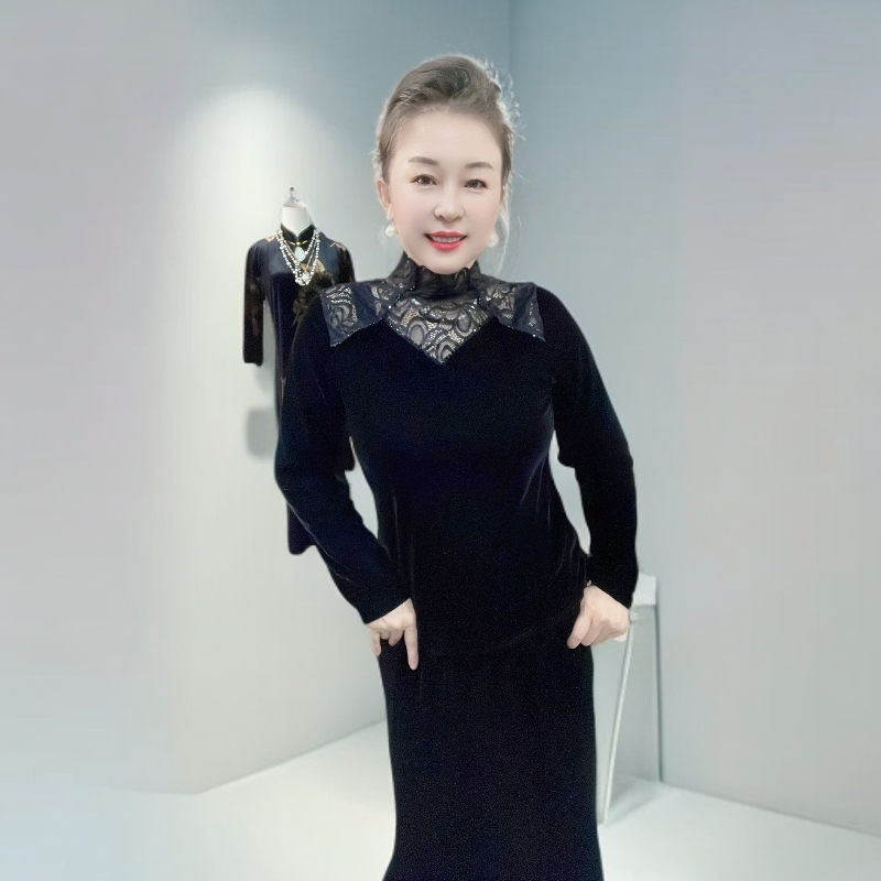 667799丝绒拼蕾丝长袖小衫