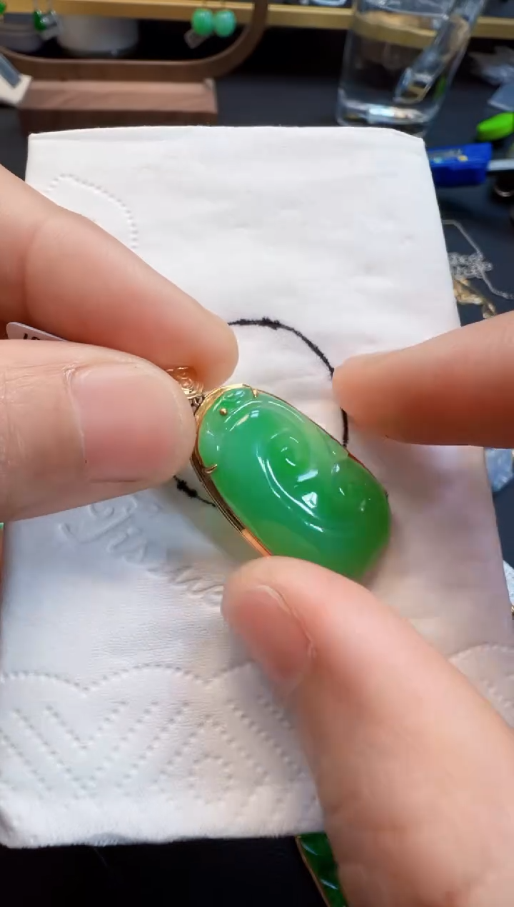 【闪购商品】翡翠吊坠(不含链)18K金镶嵌2380