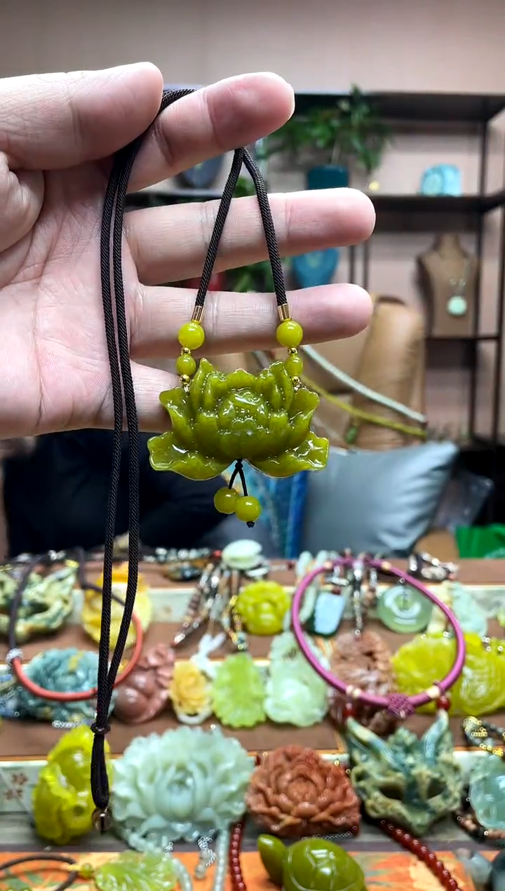 未镶嵌岫玉吊坠多样性发货发其中之一