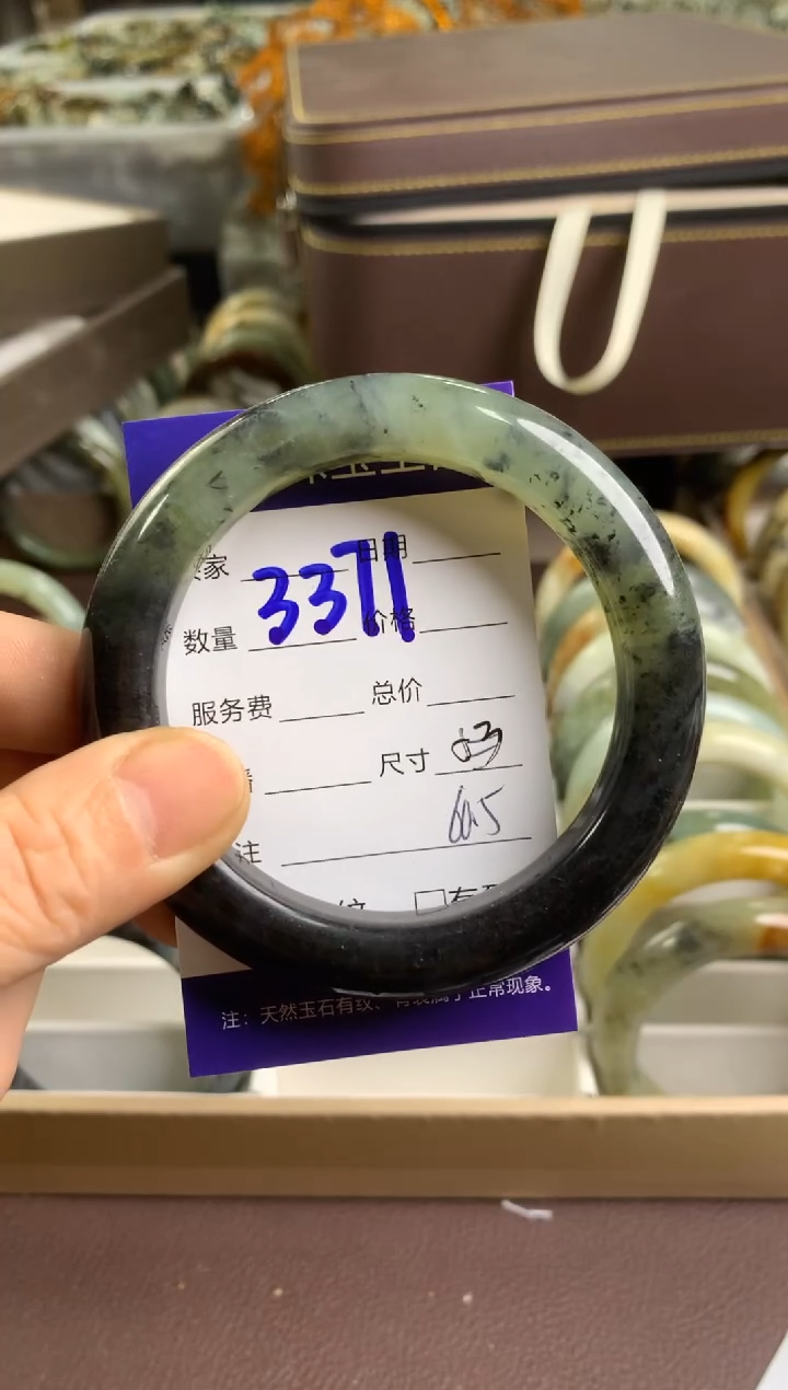 【闪购商品】蛇纹石玉手镯未镶嵌3371