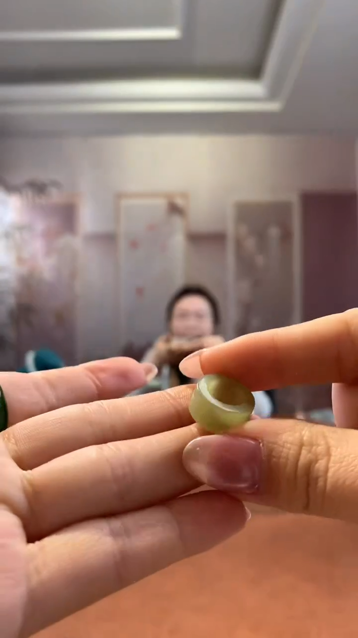 未镶嵌和田玉挂件黄口跑环