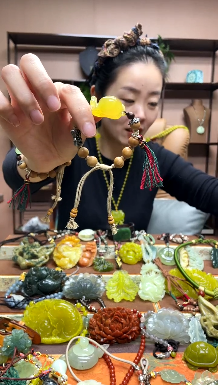 未镶嵌岫玉吊坠·