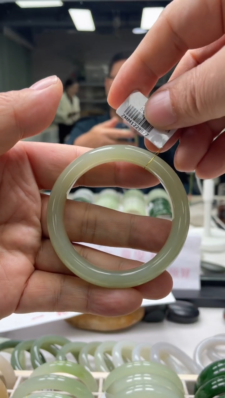 【闪购商品】和田玉手镯未镶嵌编码 9877圈口54-55