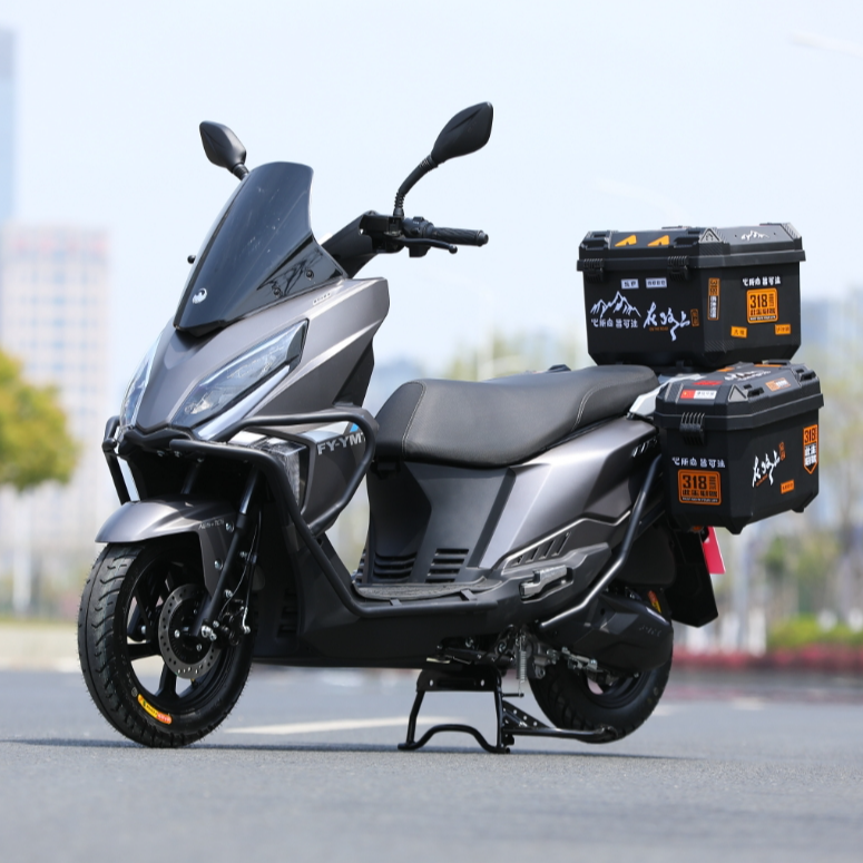 飞鹰UFR150cc踏板摩托车