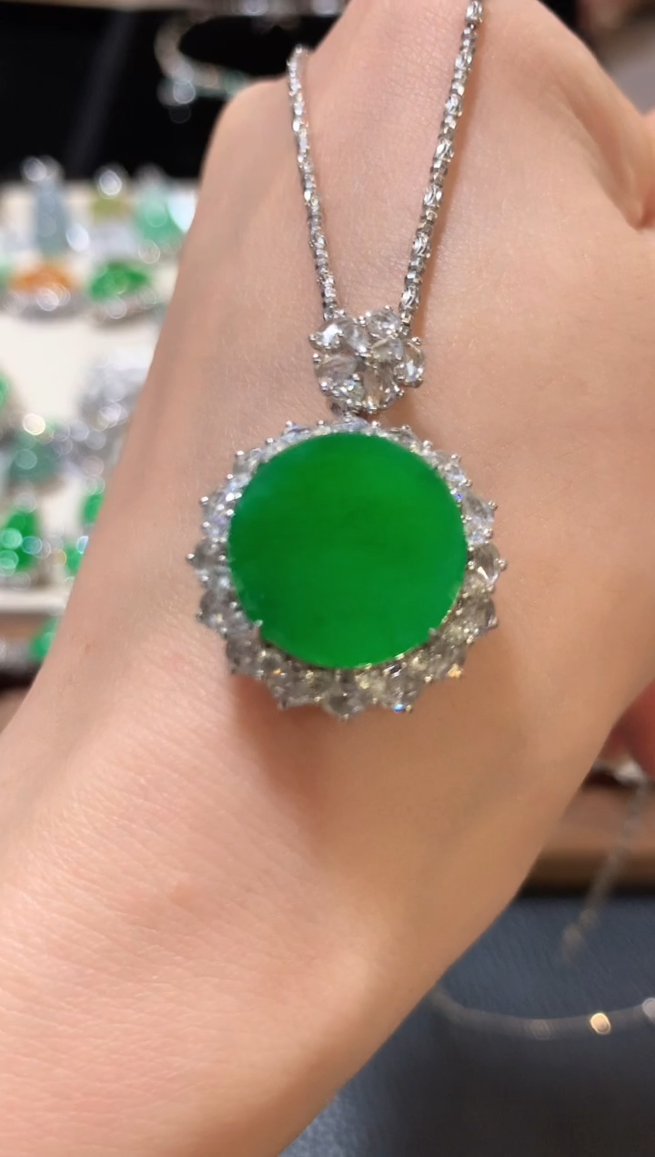 吊坠(不含链)18K金镶嵌翡翠是***呀m51 