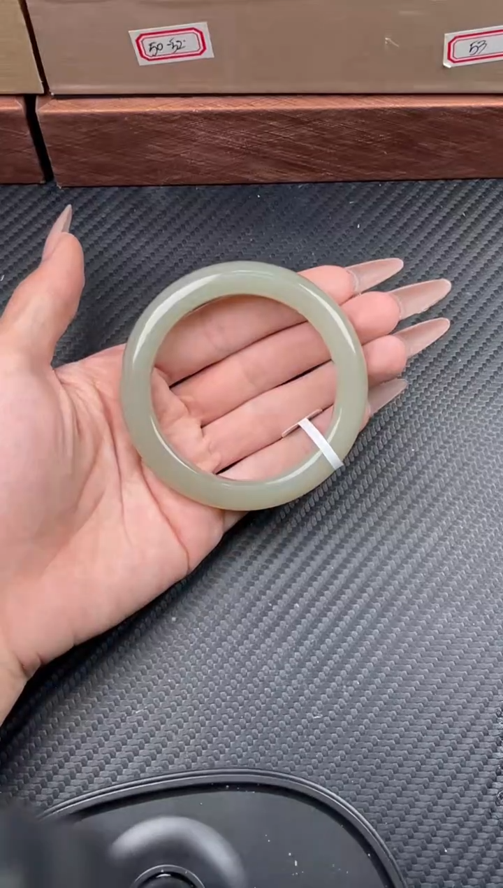 未镶嵌手镯和田玉且末近矿微色差56K