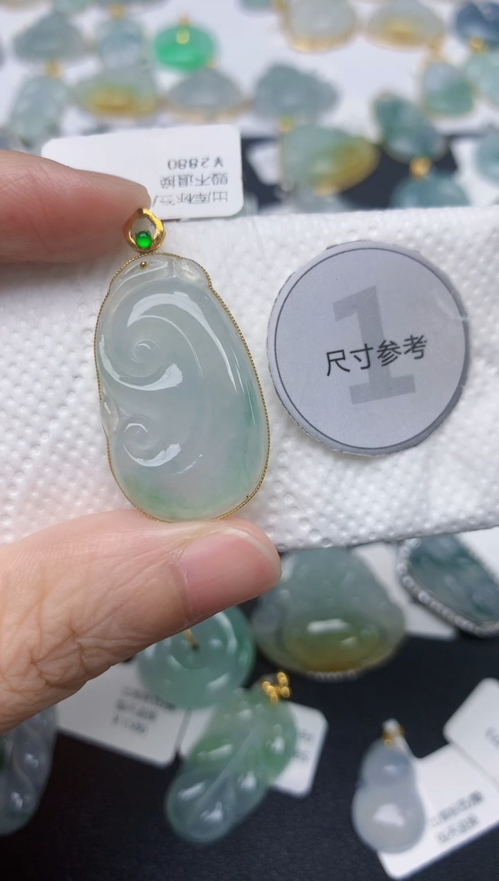 翡翠18K金镶嵌颈饰天然缅甸A货翡翠