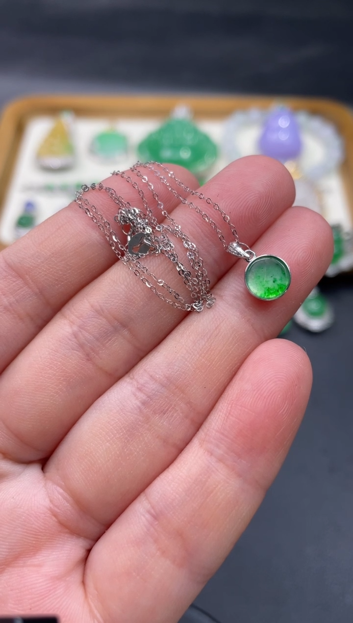 【闪购商品】翡翠颈饰18K金镶嵌80........