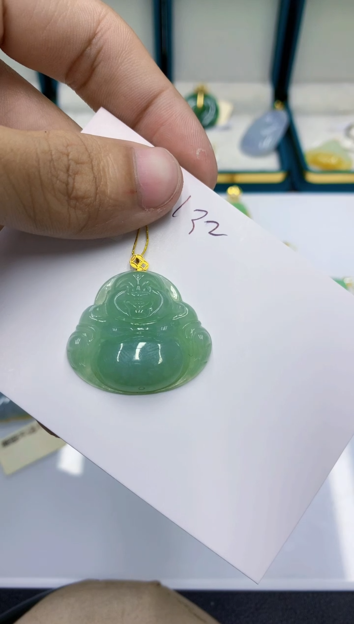 颈饰18K金镶嵌翡翠琴**欢翡翠