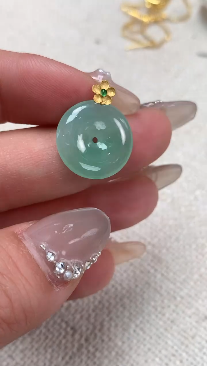 【闪购商品】翡翠吊坠(不含链)18K金镶嵌平安扣