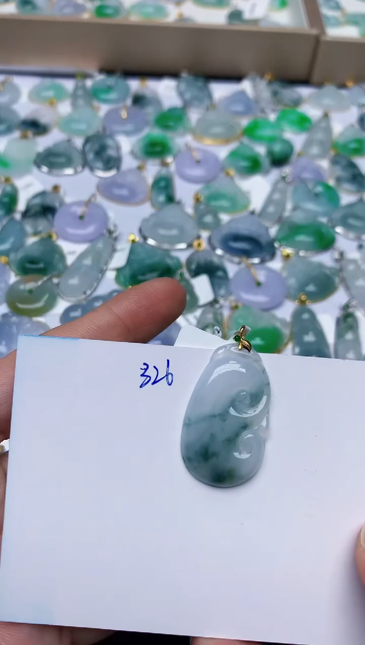 【闪购商品】翡翠颈饰18K金镶嵌天然翡翠A货   