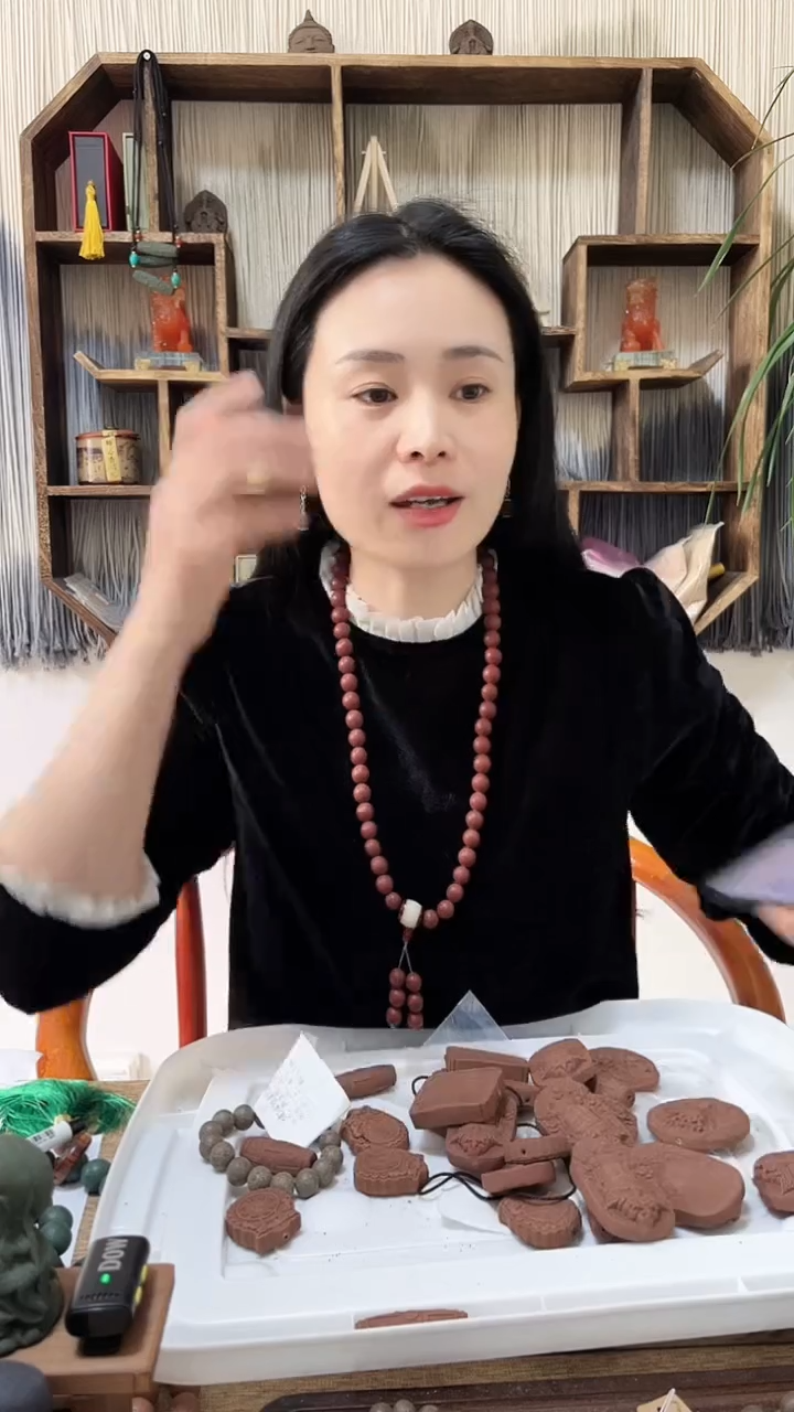 【闪购商品】泥塑大四合红色观音牌