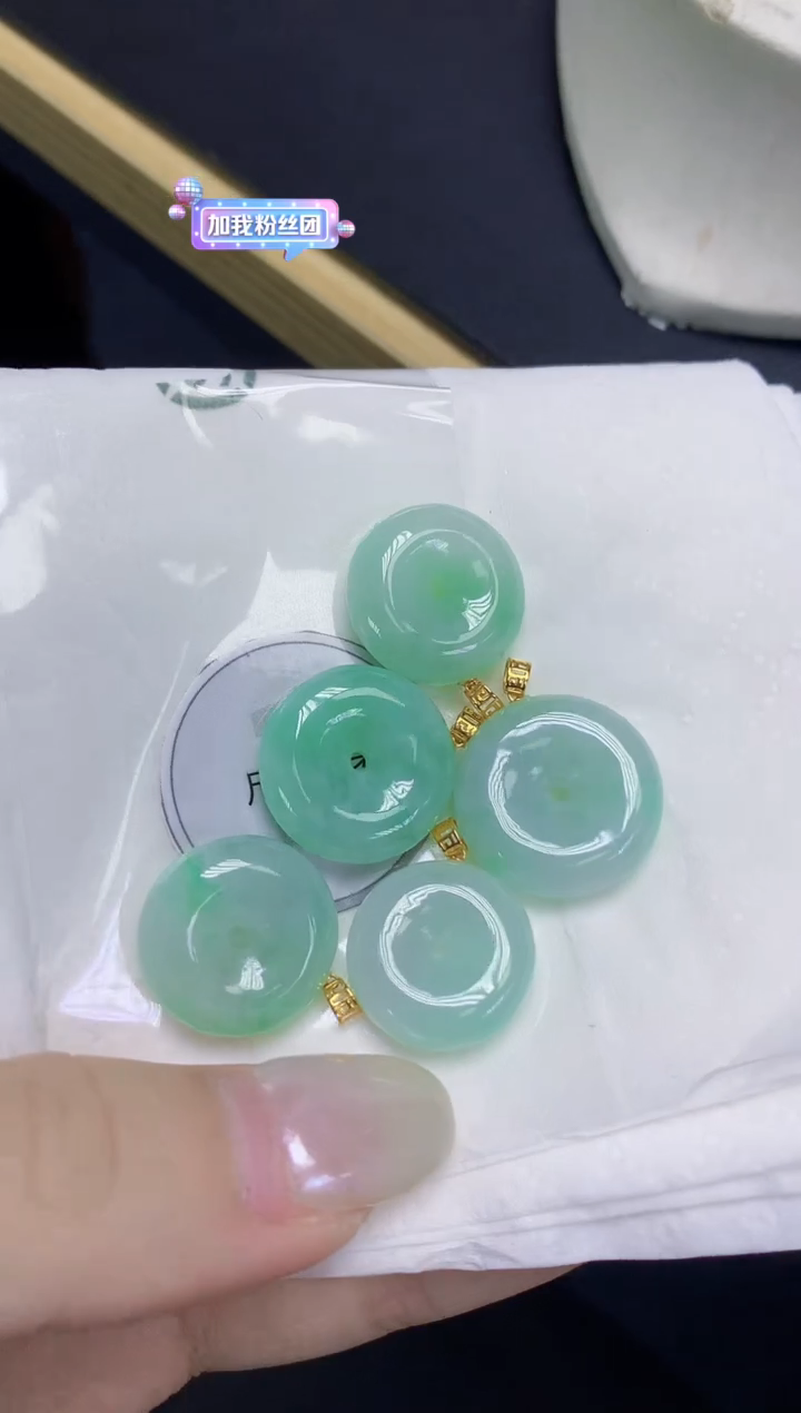 翡翠18K金镶嵌颈饰天然缅甸翡翠A货多样性发其一