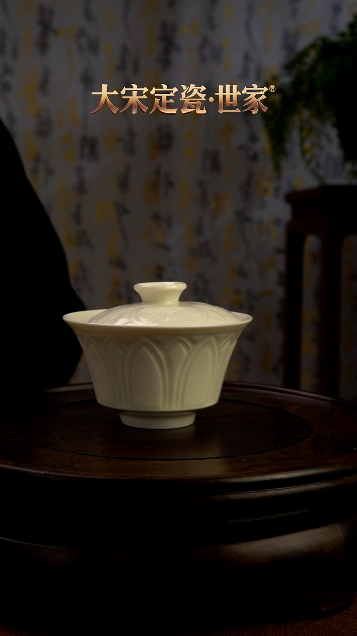 水月青莲二才盖碗