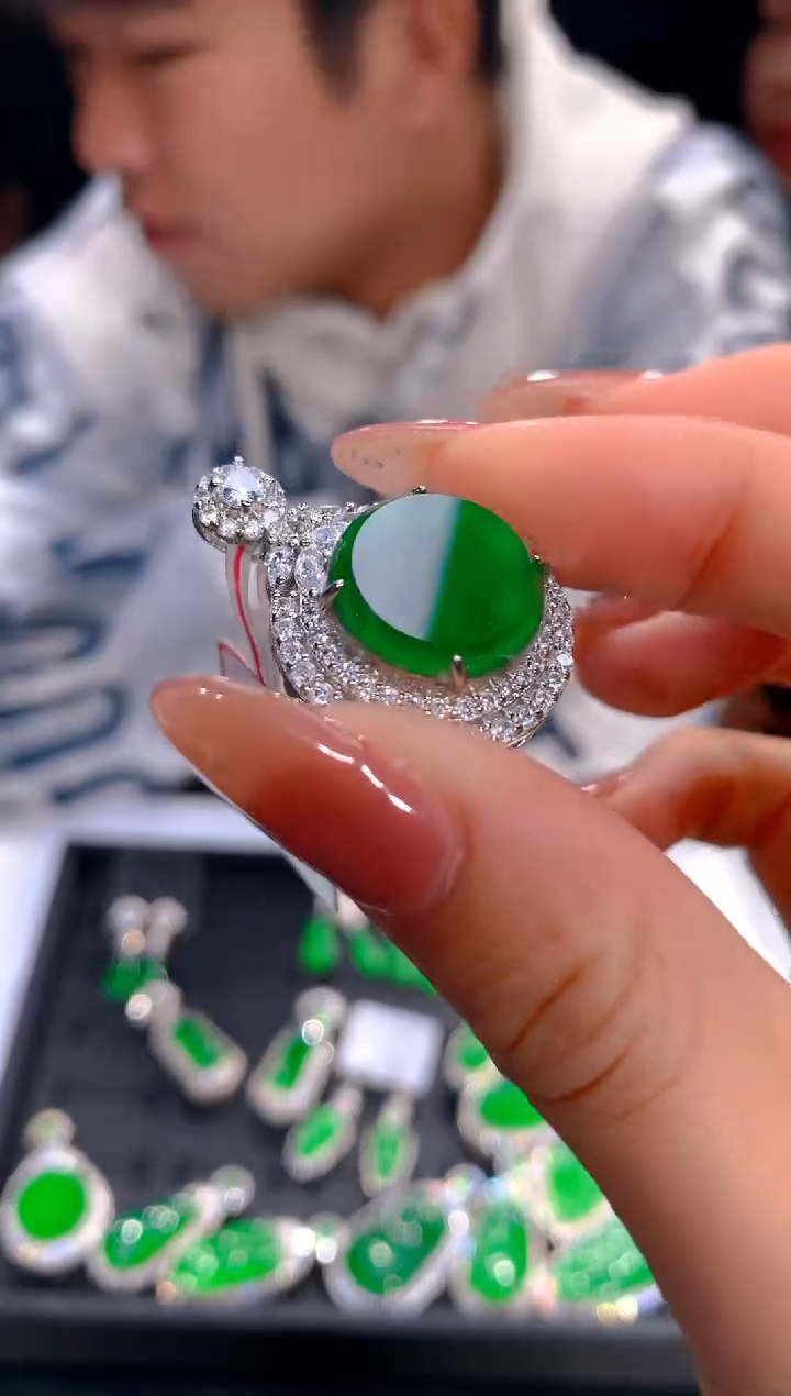 【闪购商品】定制翡翠未镶嵌64定制翡翠-多样性发货（发其一）