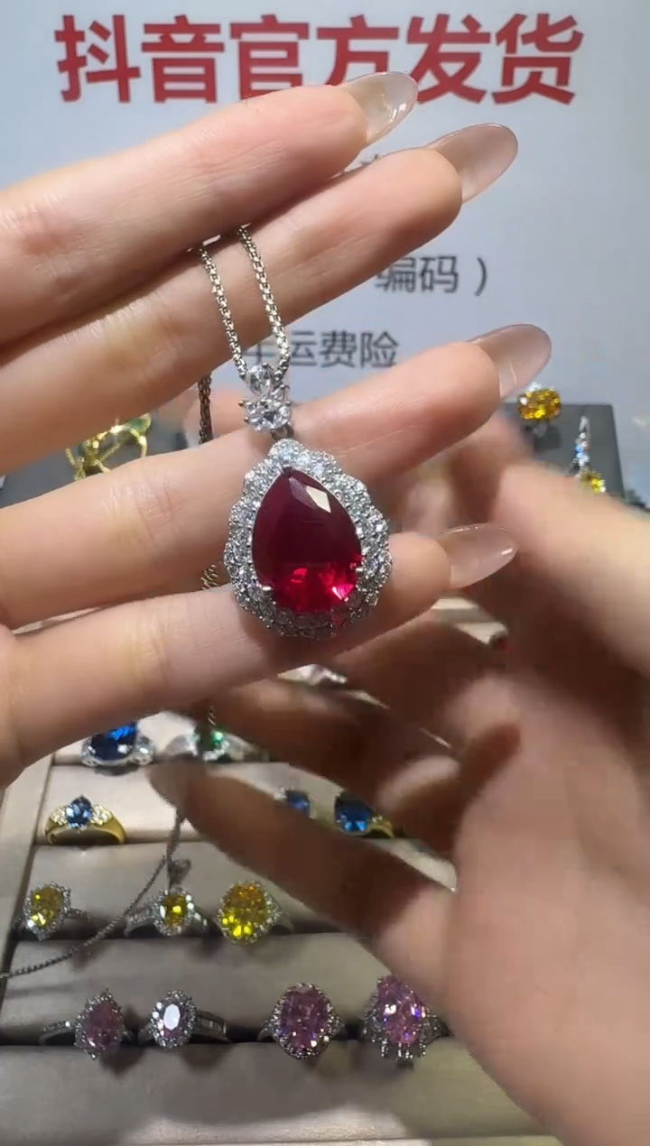 吊坠(赠链)18K金镶嵌红宝石1