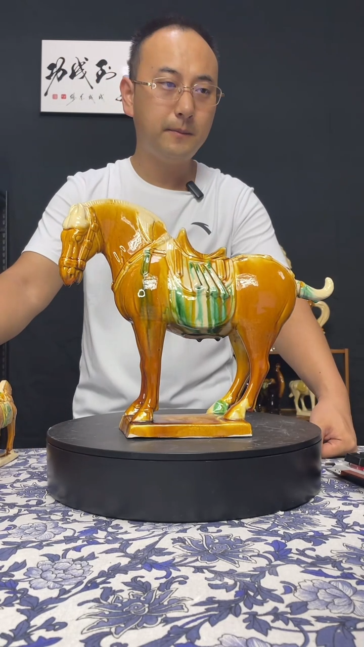 陶瓷中国马黄色经典战马高29cm