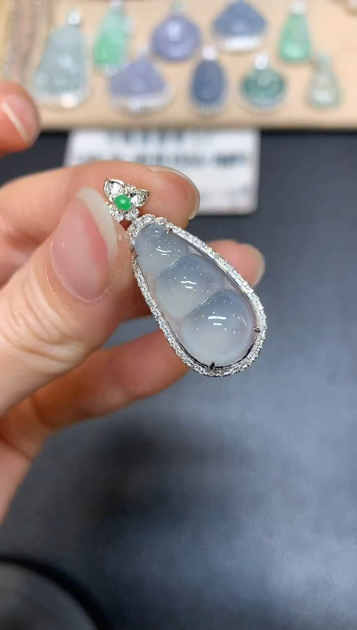 【闪购商品】翡翠颈饰18K金镶嵌福豆【无服务费