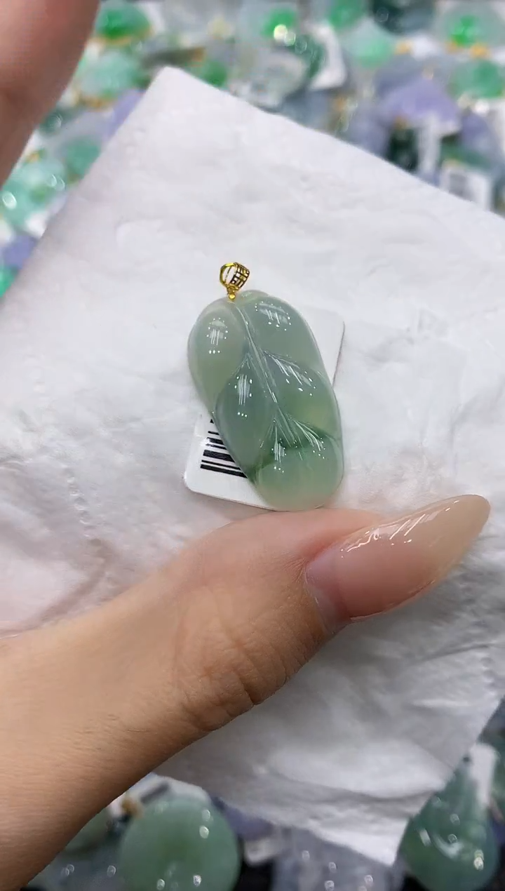 颈饰18K金镶嵌翡翠111111111111