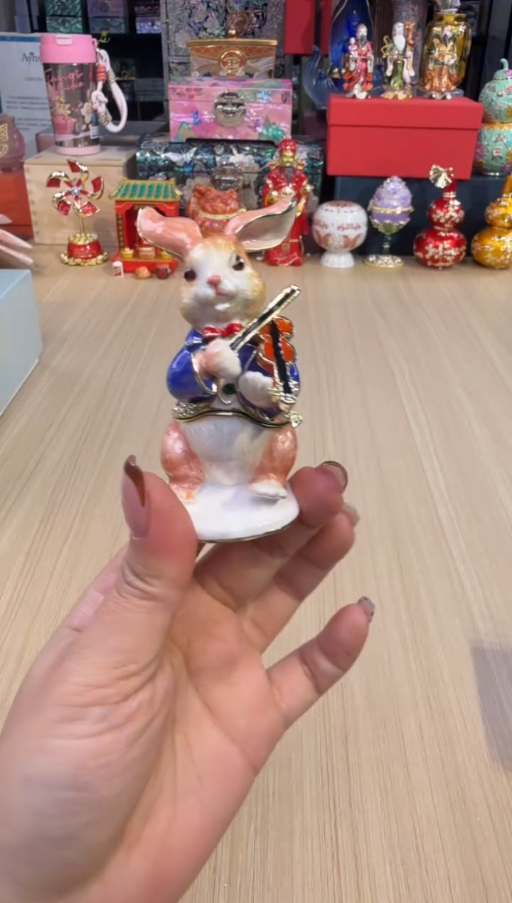 29蓝色小提琴兔         