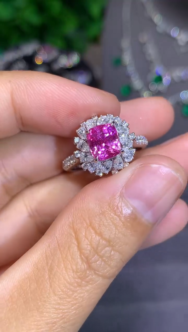 戒指彩色蓝宝石18K金镶嵌2.53CT