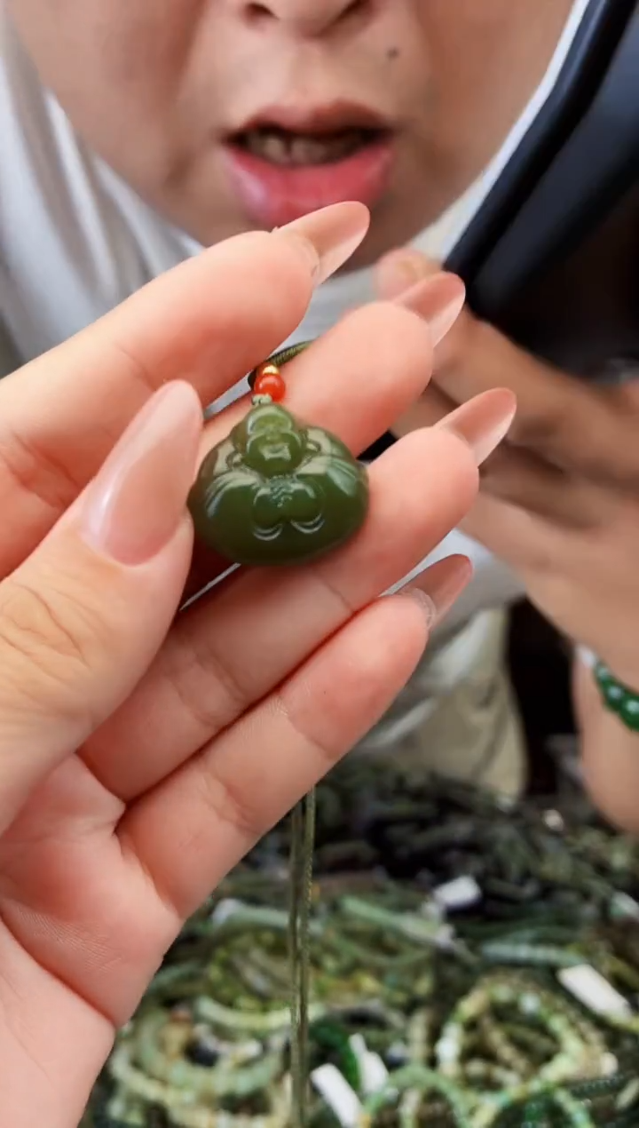 和田玉未镶嵌颈饰拍一发一