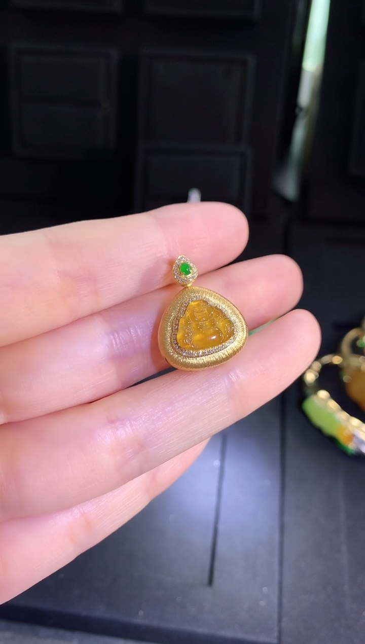 【闪购商品】翡翠颈饰18K金镶嵌吊坠