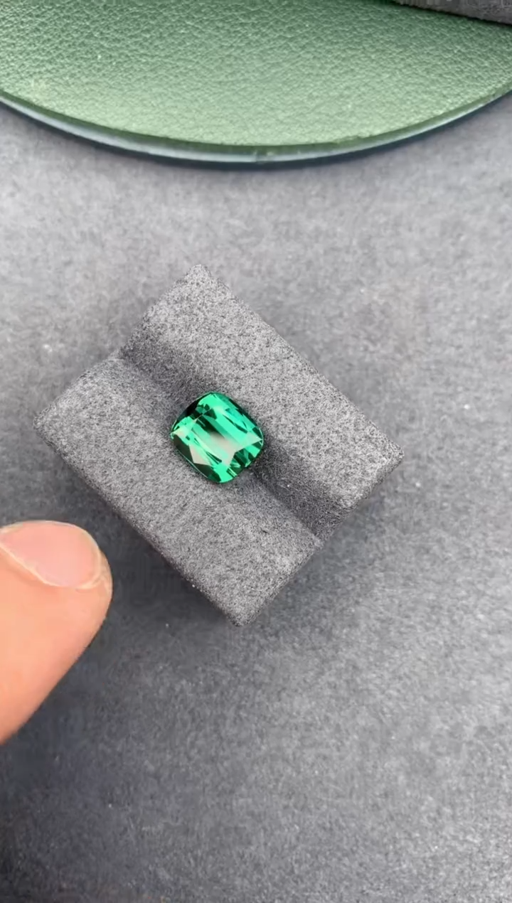 【闪购商品】碧玺裸石未镶嵌2.5ct 绿碧玺