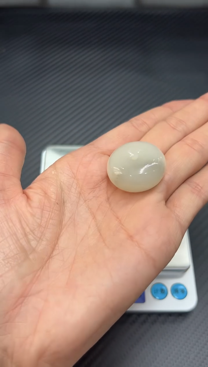 吊坠(赠链)未镶嵌和田玉黑山微色差平安扣