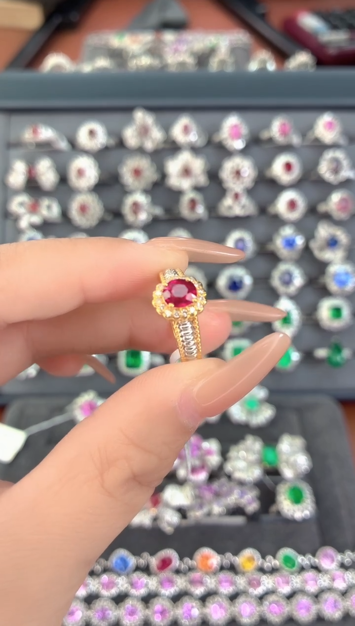 18K金镶嵌戒指红宝石-0.8克拉*无烧