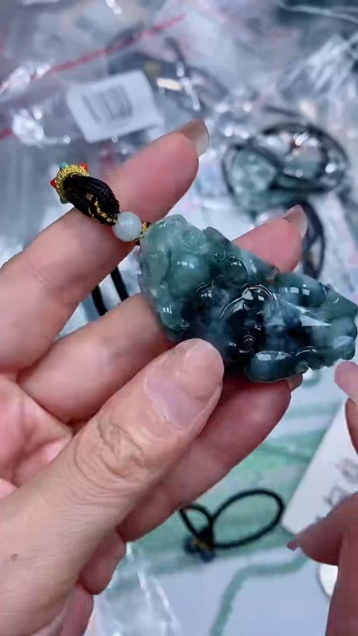 颈饰未镶嵌翡翠吊坠