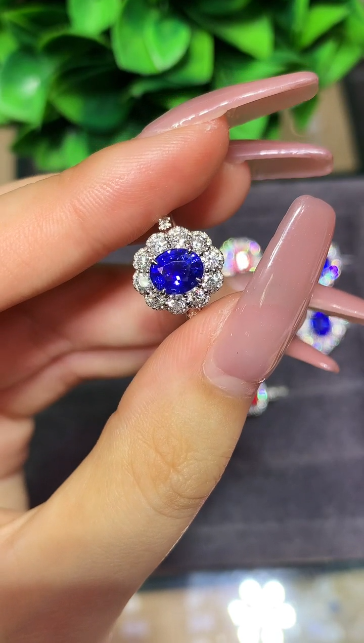 戒指蓝宝石18K金镶嵌1.22CT