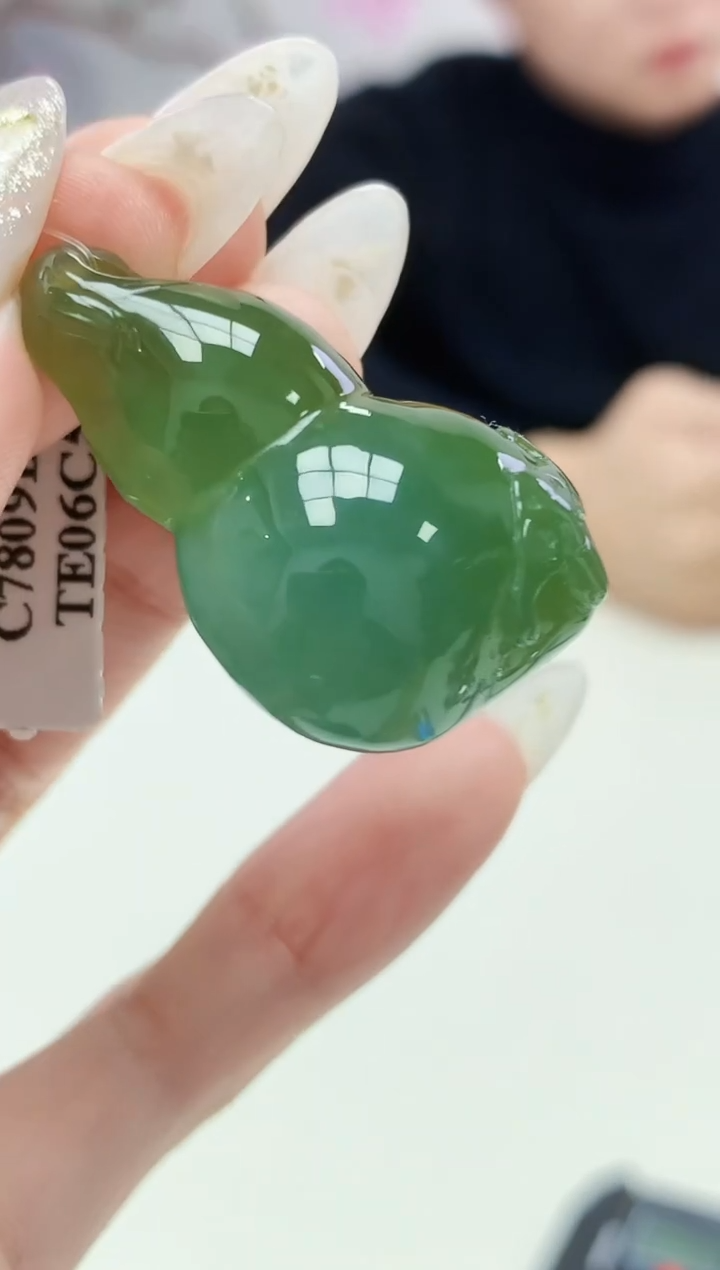 定制翡翠未镶嵌001ee-毛货葫芦81赠金扣