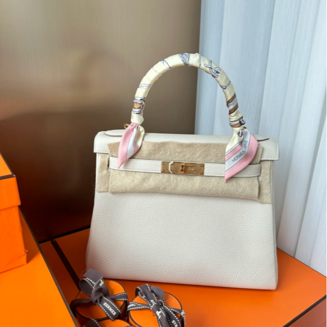 95新 Hermes/爱马仕 小花攀攀Kelly 28 10奶昔白 Togo皮 Y刻 金扣